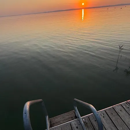 Retro Lakefront House With A Dock Balatonvilagos